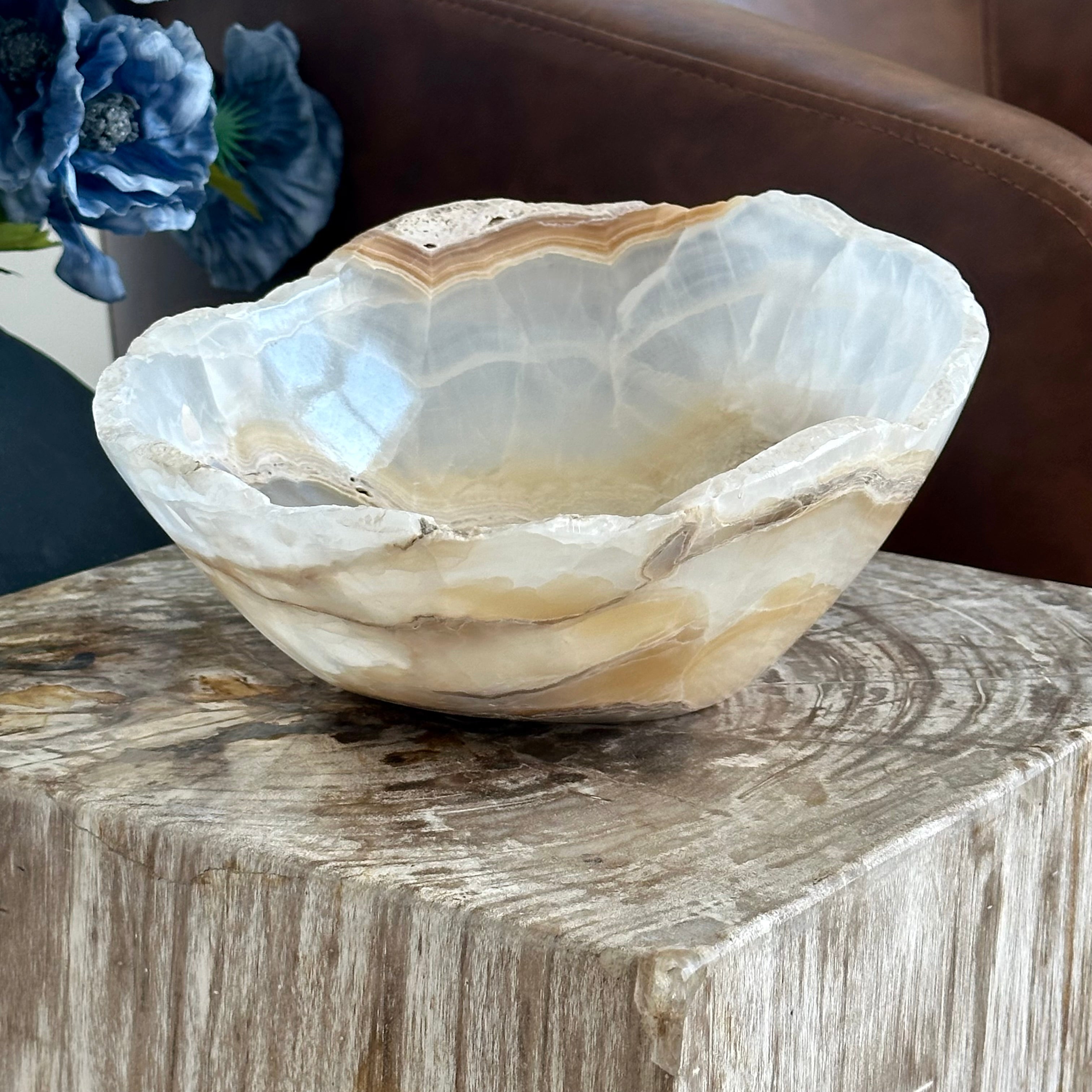 Beige & White Onyx Bowl – Hand-Carved Natural Stone Elegance