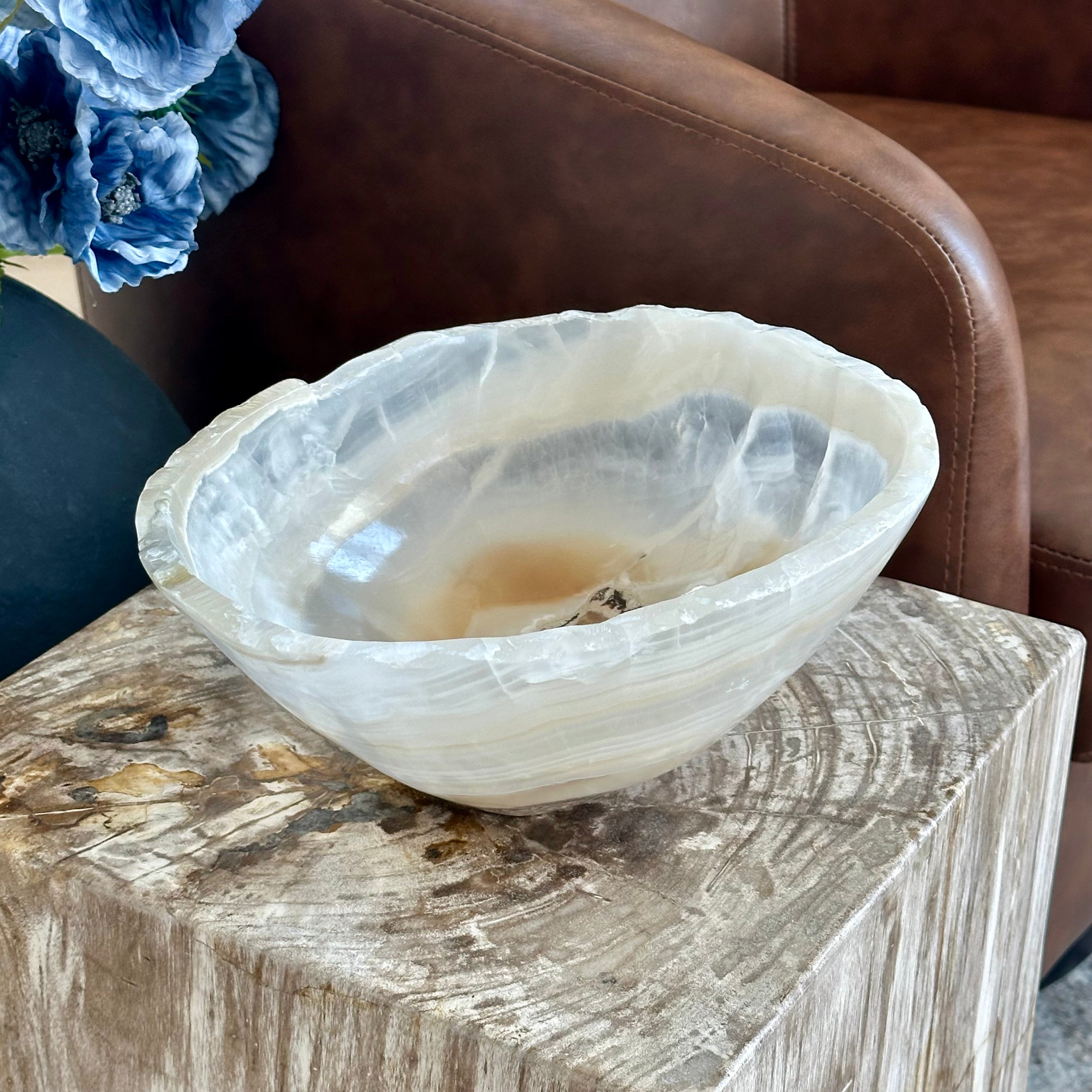Beige & White Onyx Bowl – Hand-Carved Natural Stone Elegance