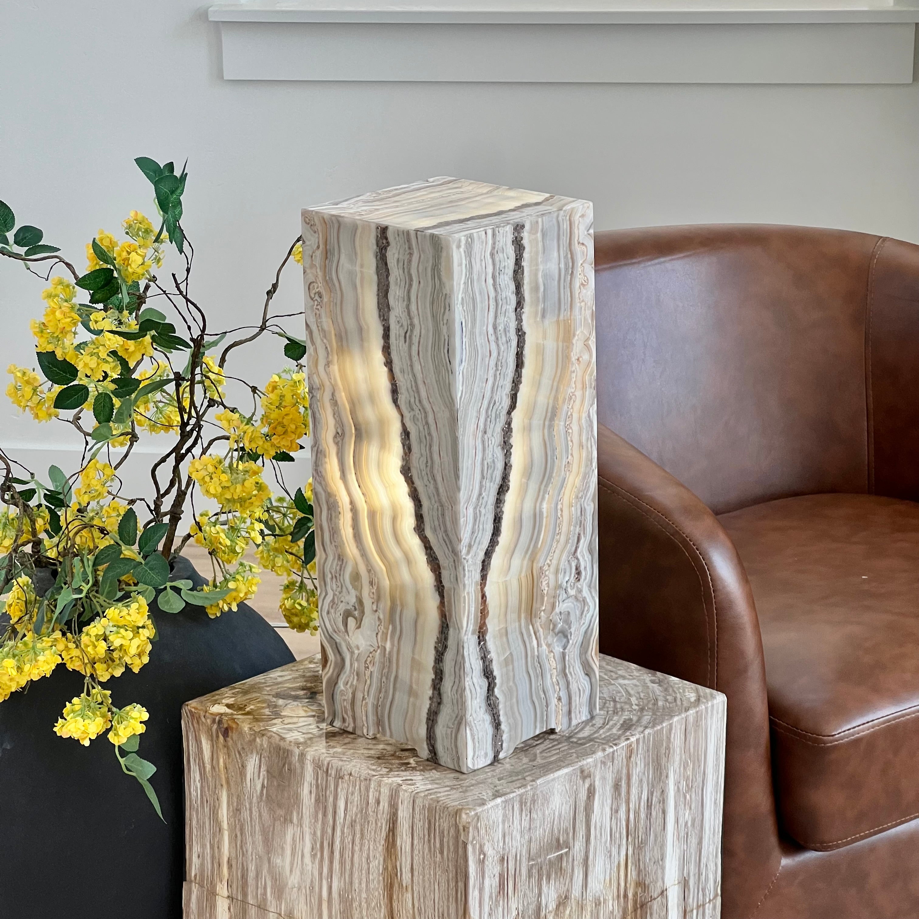 Cream & Grey Earth-Toned Onyx Table Lamp – Natural Stone Elegance