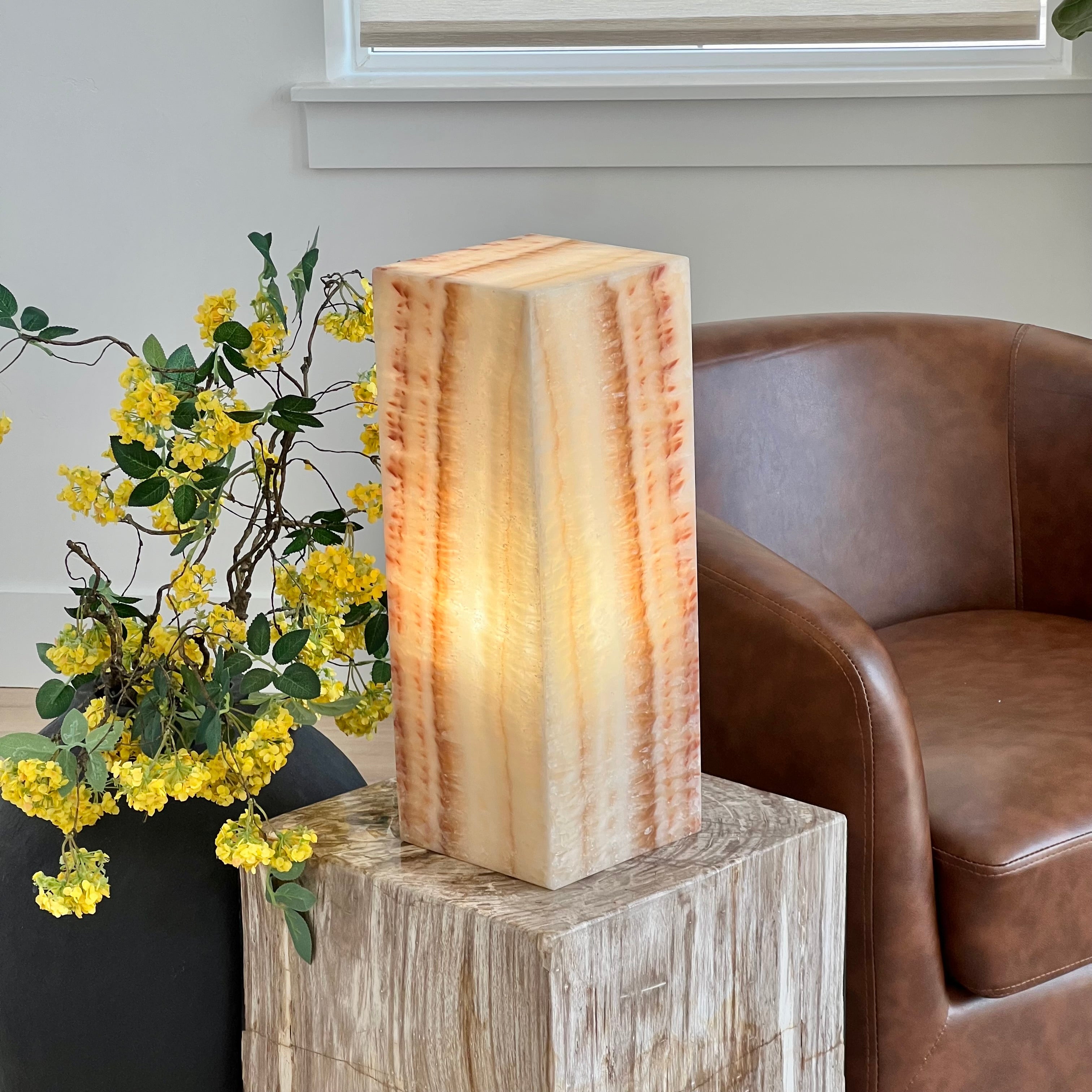 Handcrafted Onyx Tower Lamp (Amber Cream)