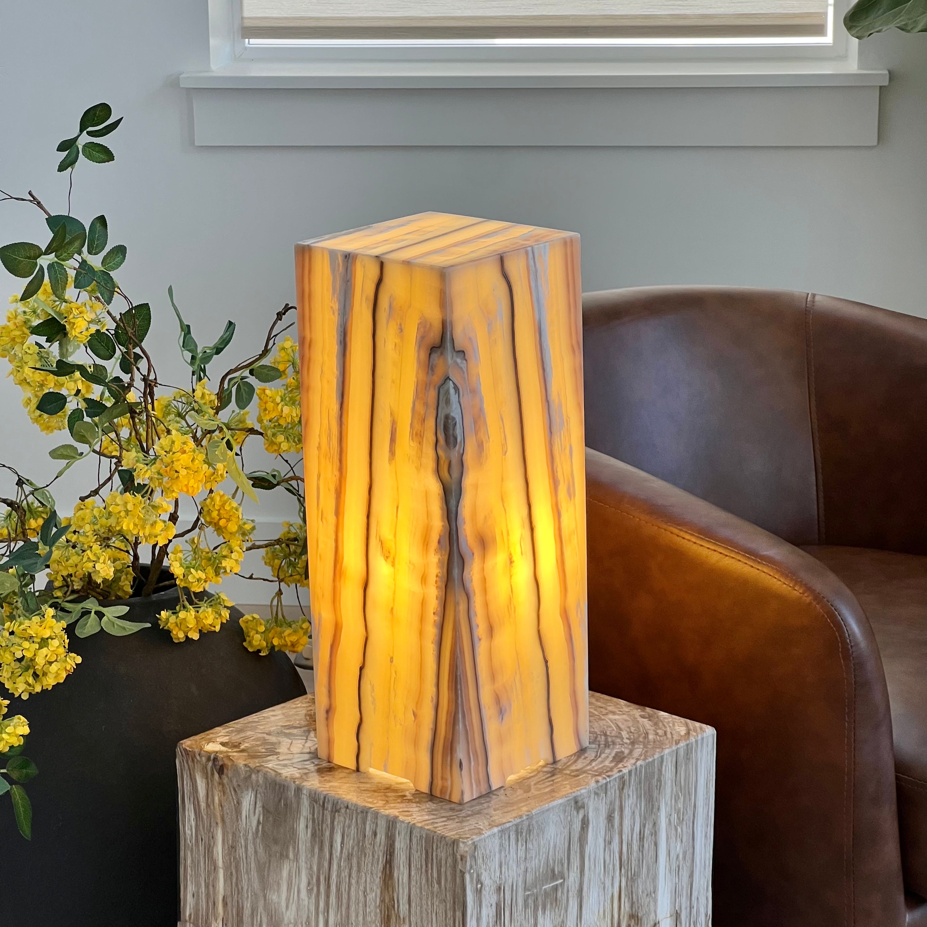 Handcrafted Onyx Table Lamp – Natural Stone Glow for Elegant Interiors