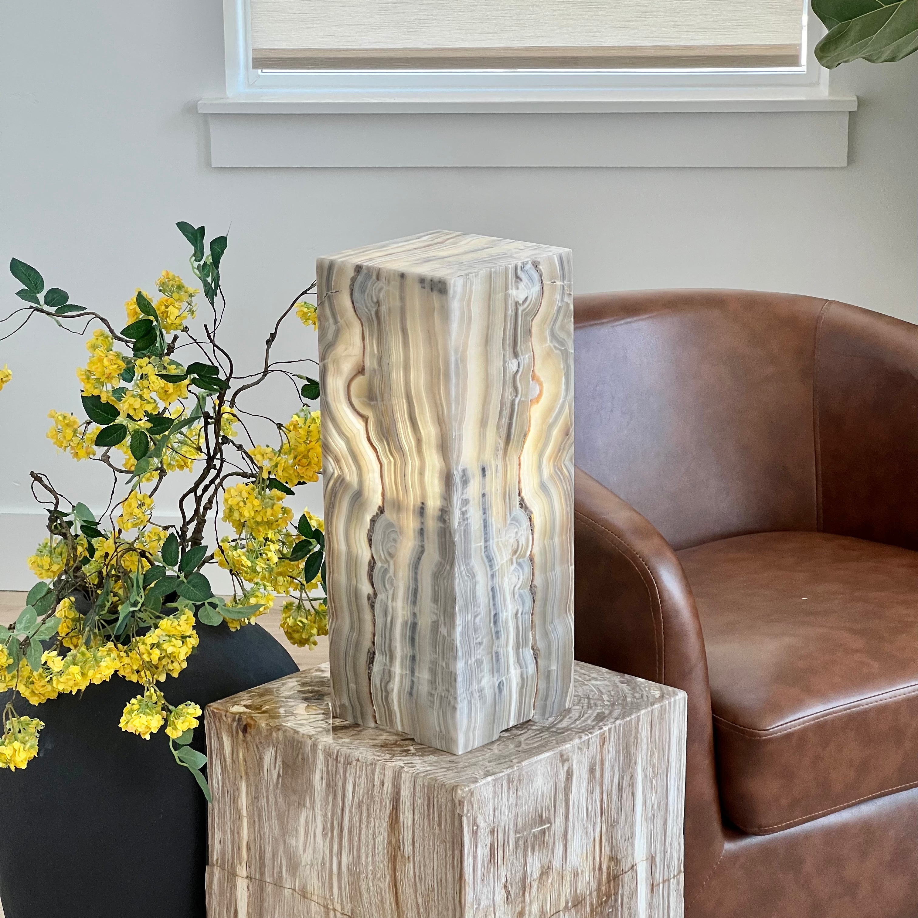 Cream & Grey Earth-Toned Onyx Table Lamp – Natural Stone Elegance