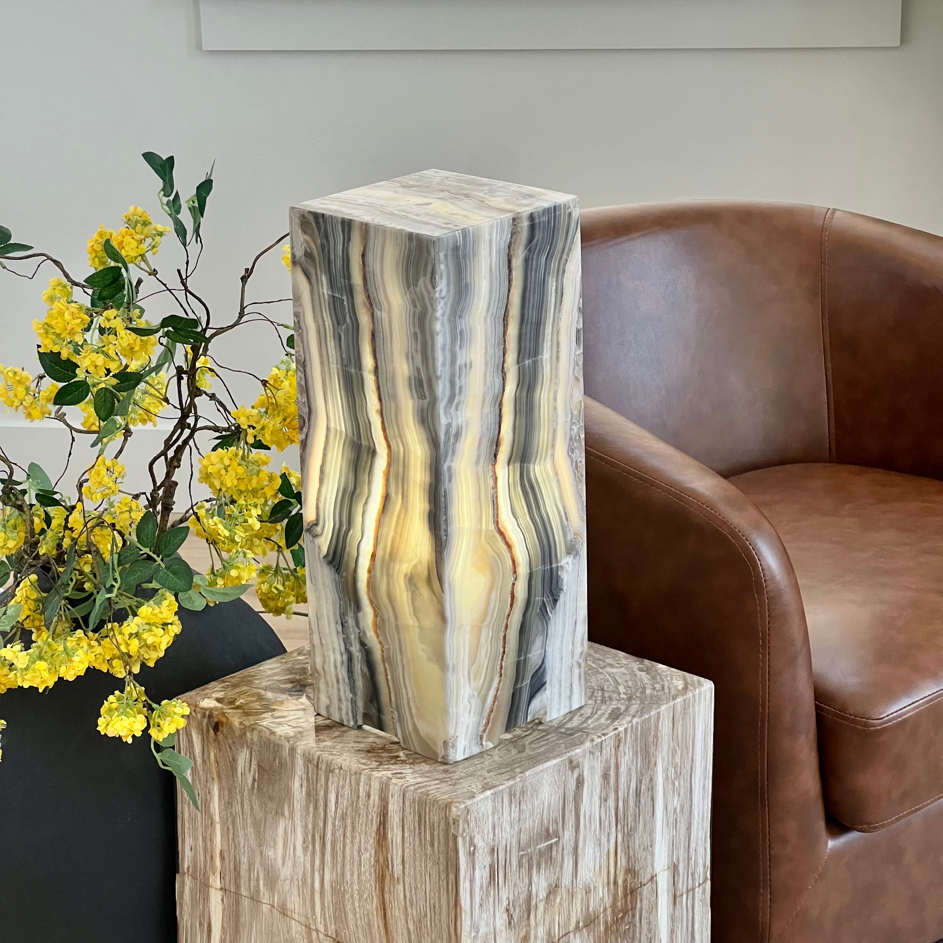 Cream & Grey Earth-Toned Onyx Table Lamp – Natural Stone Elegance