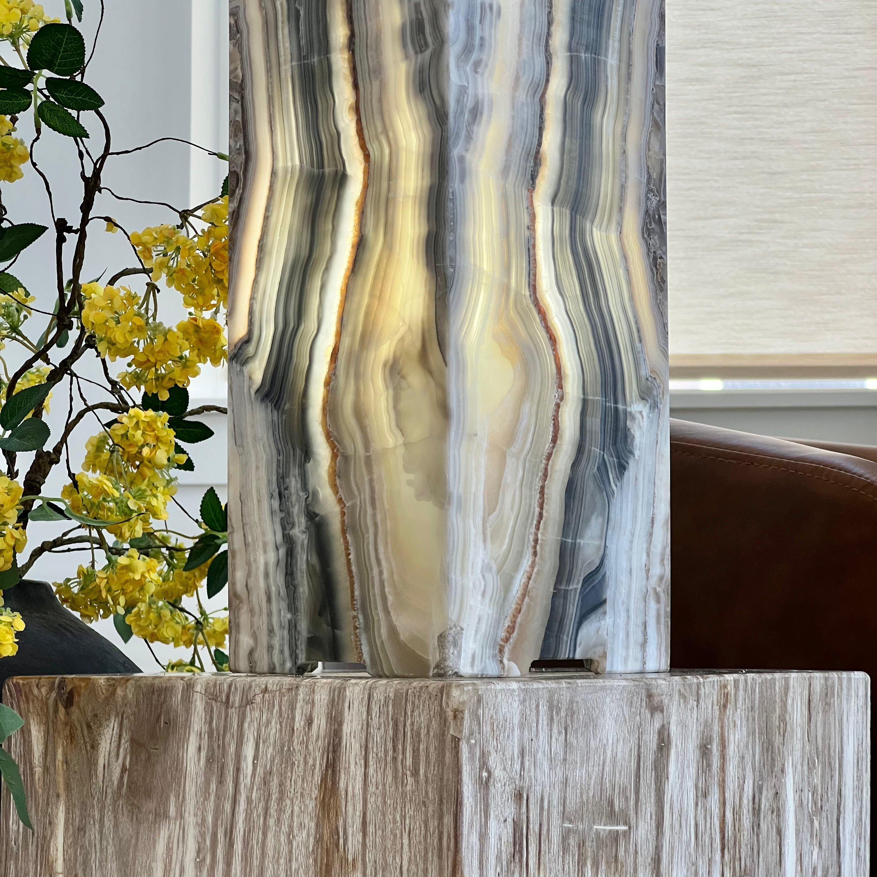 Cream & Grey Earth-Toned Onyx Table Lamp – Natural Stone Elegance