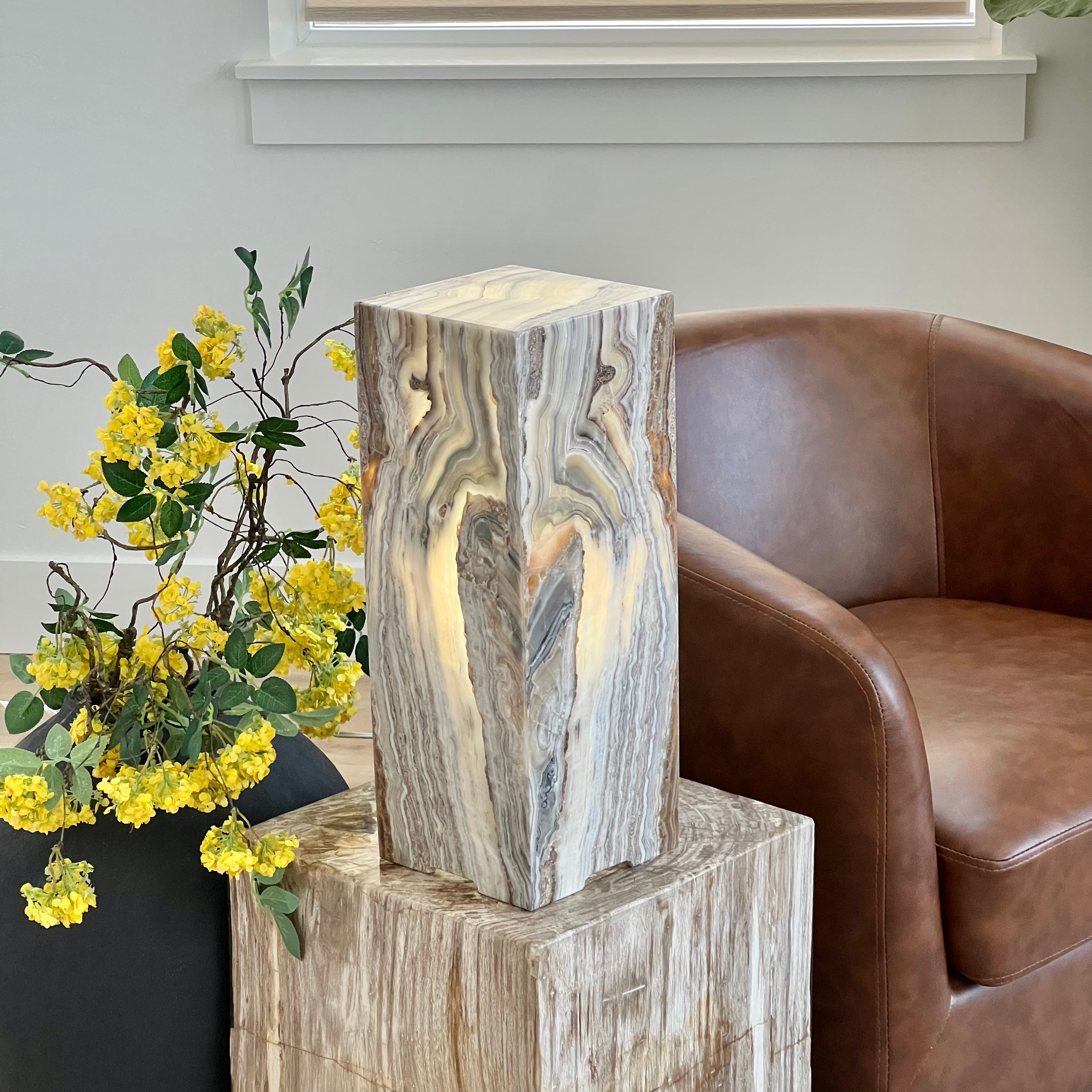 Cream & Grey Earth-Toned Onyx Table Lamp – Natural Stone Elegance