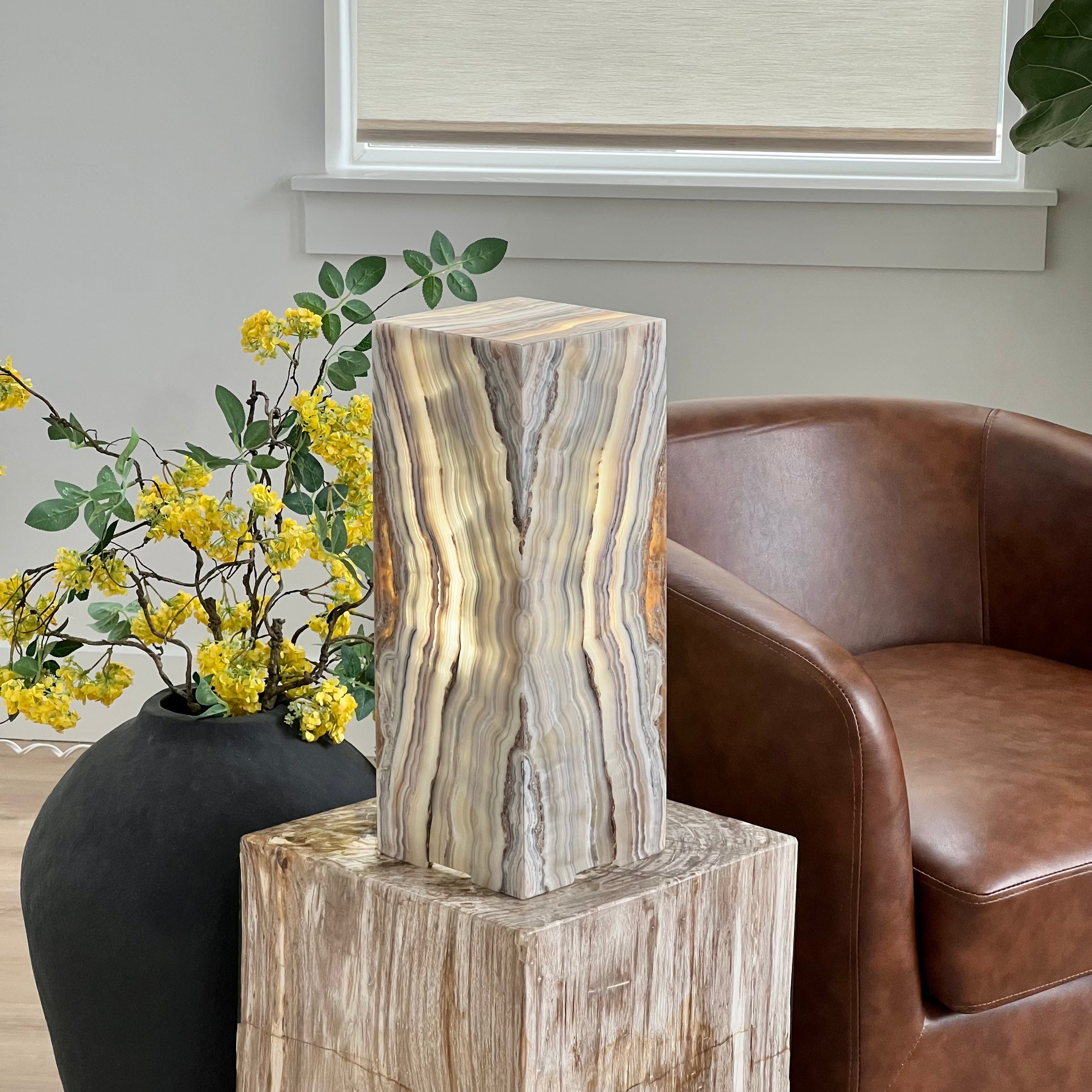 Cream & Grey Earth-Toned Onyx Table Lamp – Natural Stone Elegance